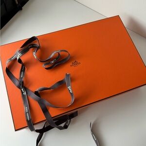 COPY - Hermes box with ribbon